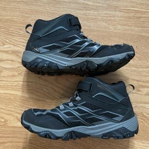 Merrell boys boots size 3.5 M